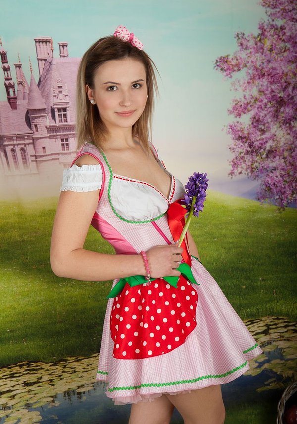 Эльвира, 35